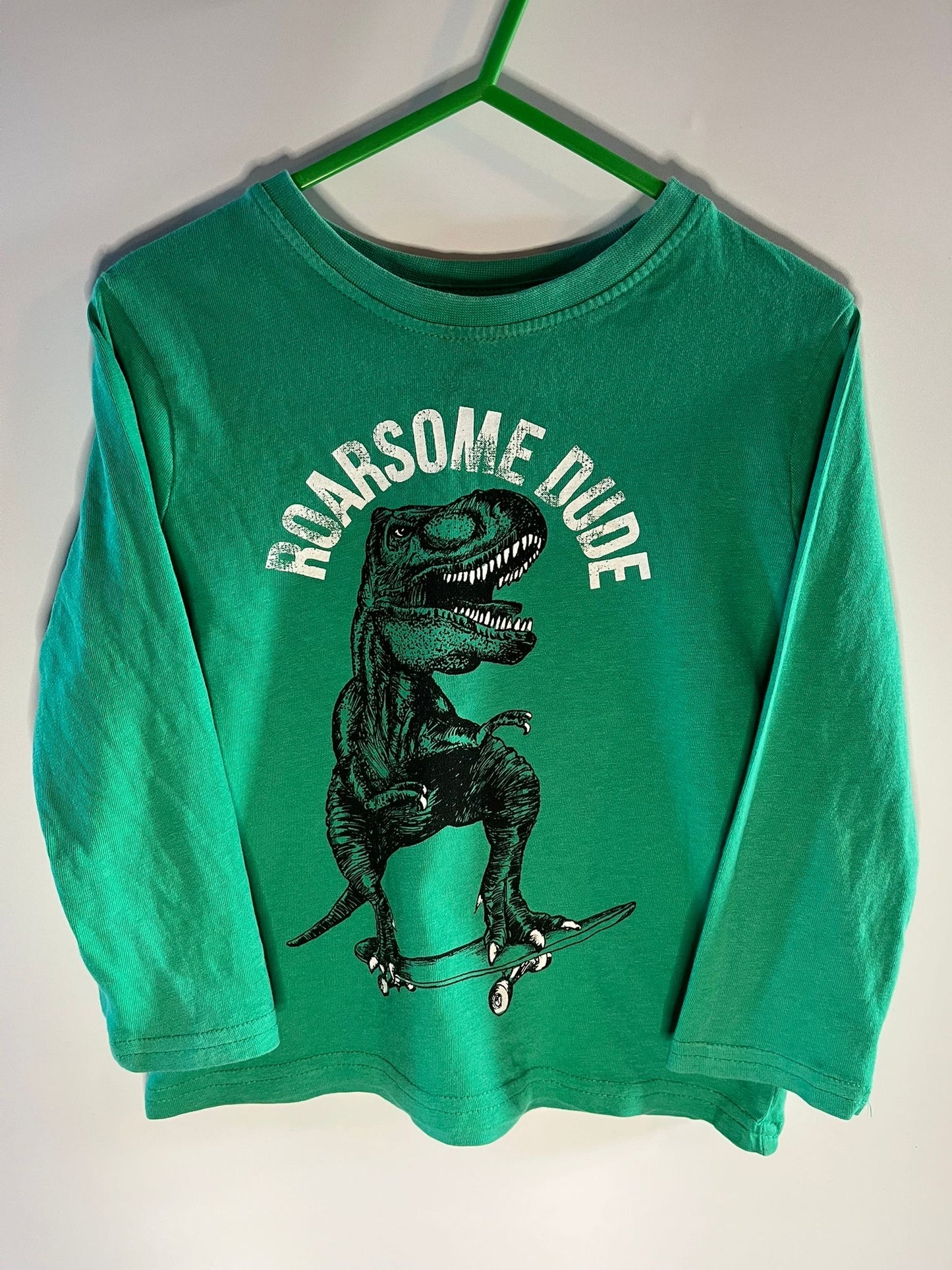 Green long sleeve dinosaur top Primark preloved little drums