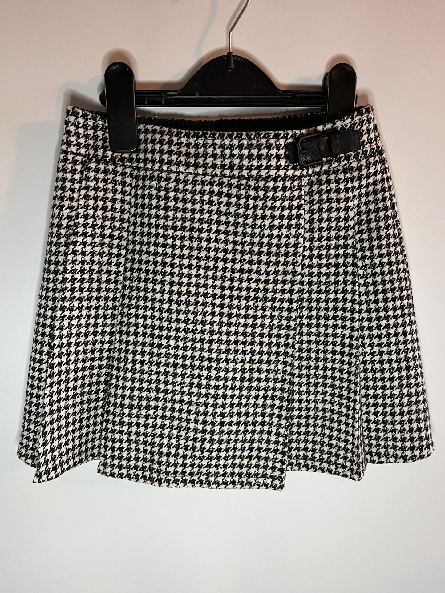Houndstooth patterned skirt from F&F preloved little drums size 4 to 5 years
