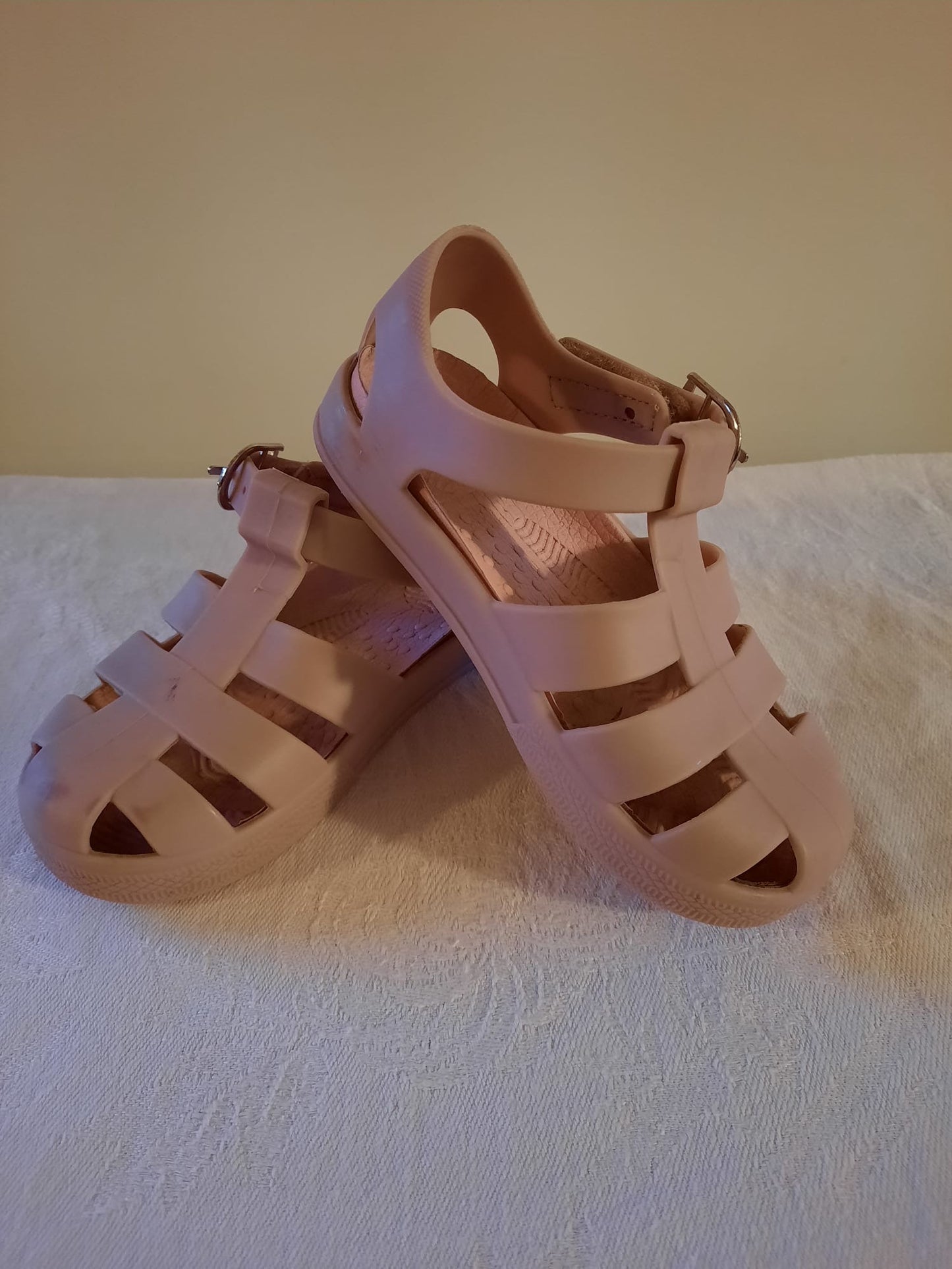 Sandles - (24)