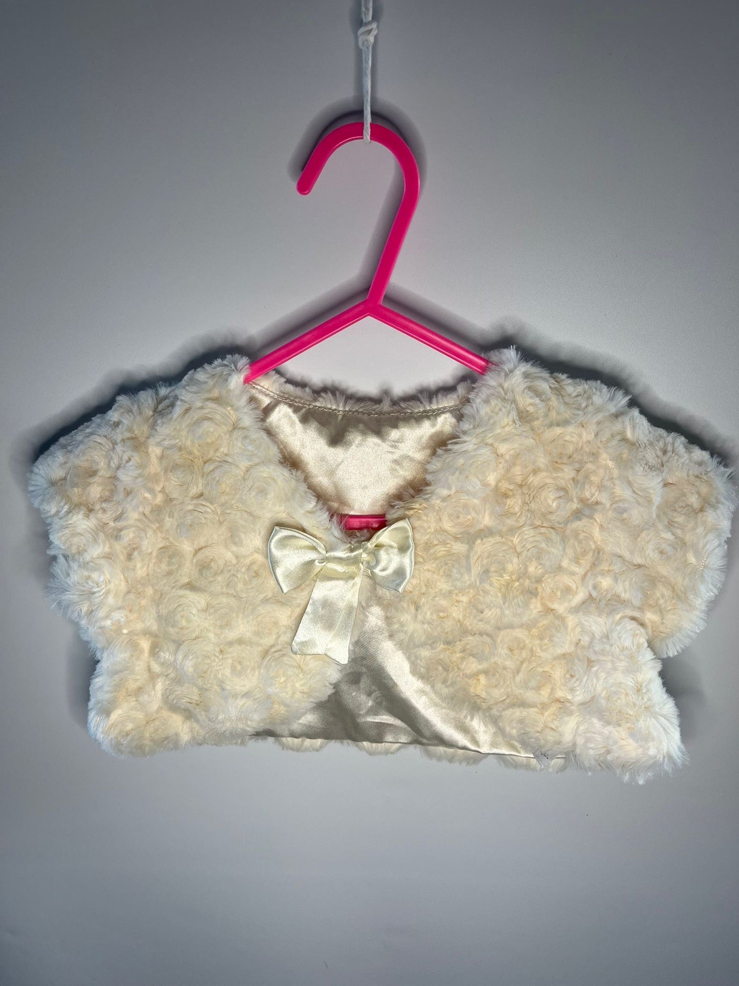 White fluffy children's jacket with a bow - George 3-6 months preloved little drums