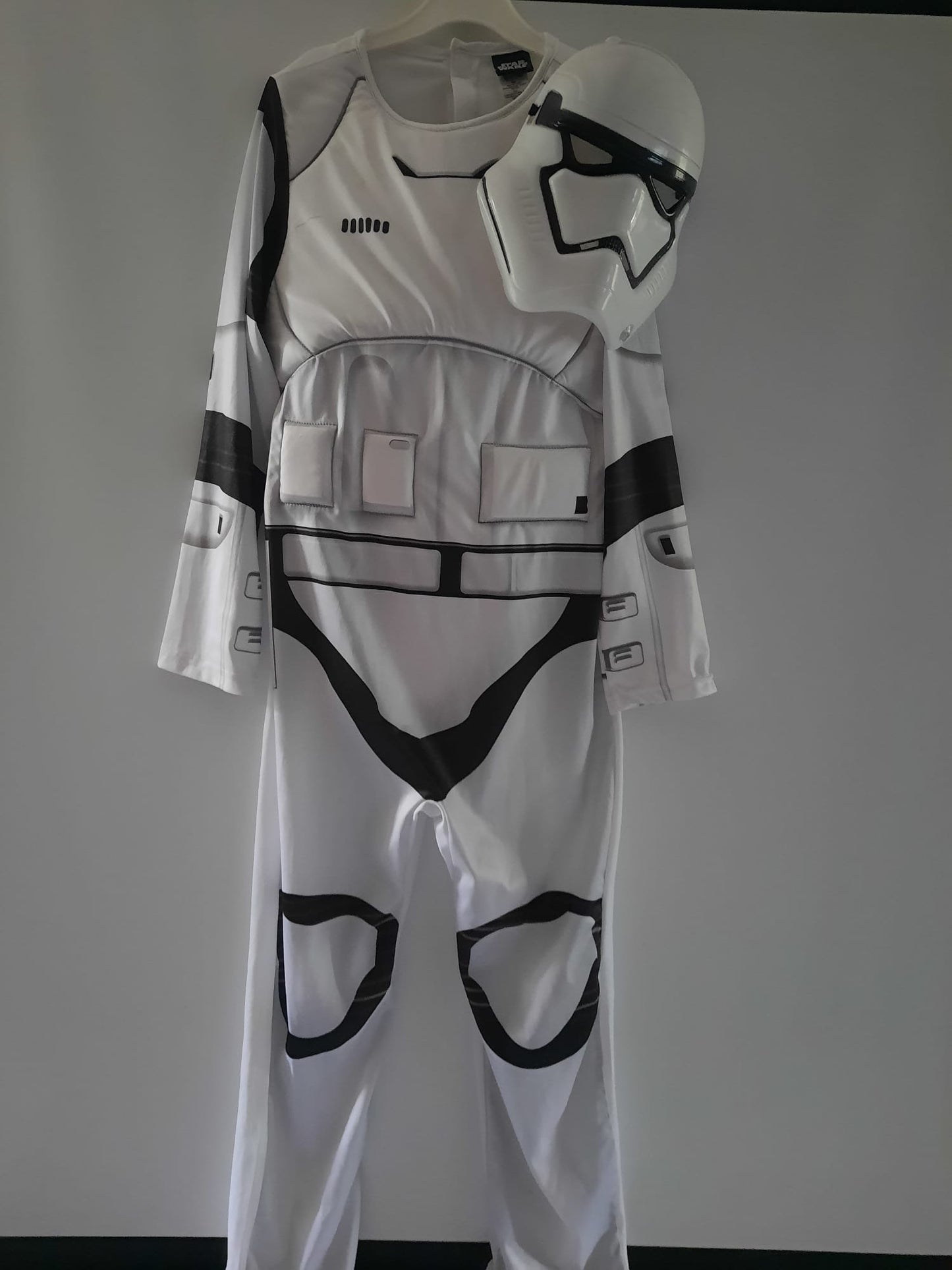 Star Wars outfit and mask (9-10)