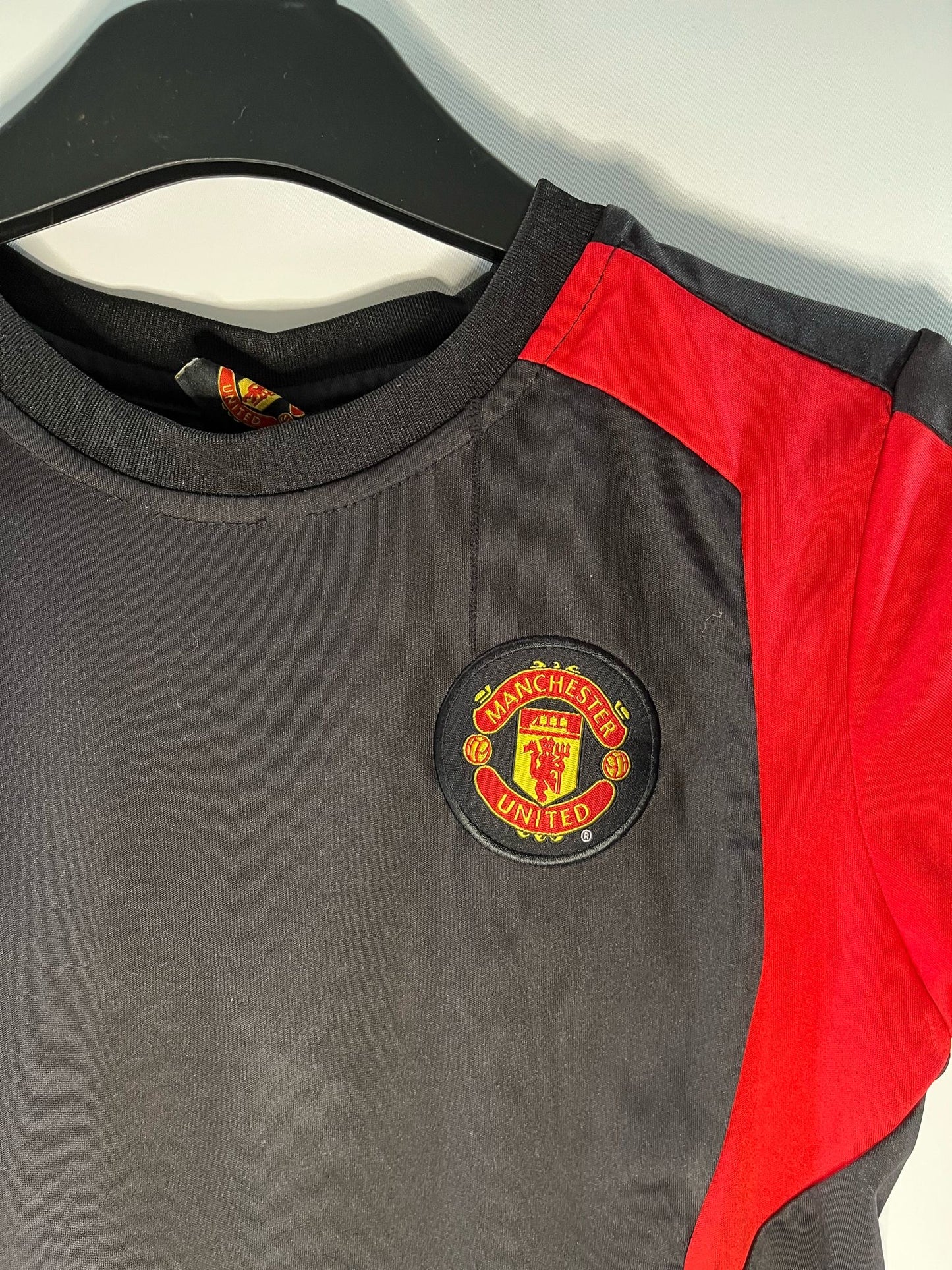 Man United- Top (8-9)