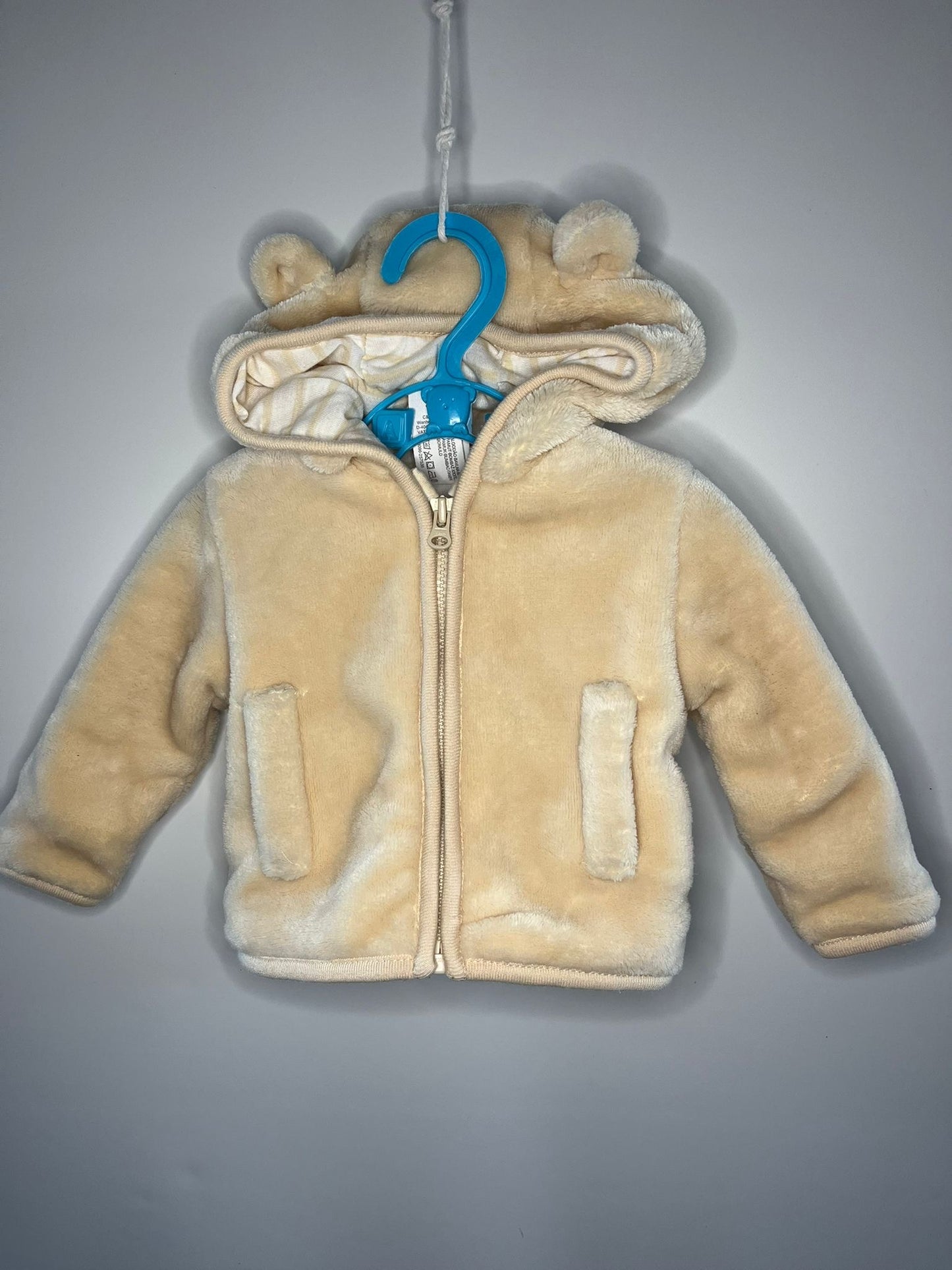 Beige fleece jacket with bear ears preloved little drums