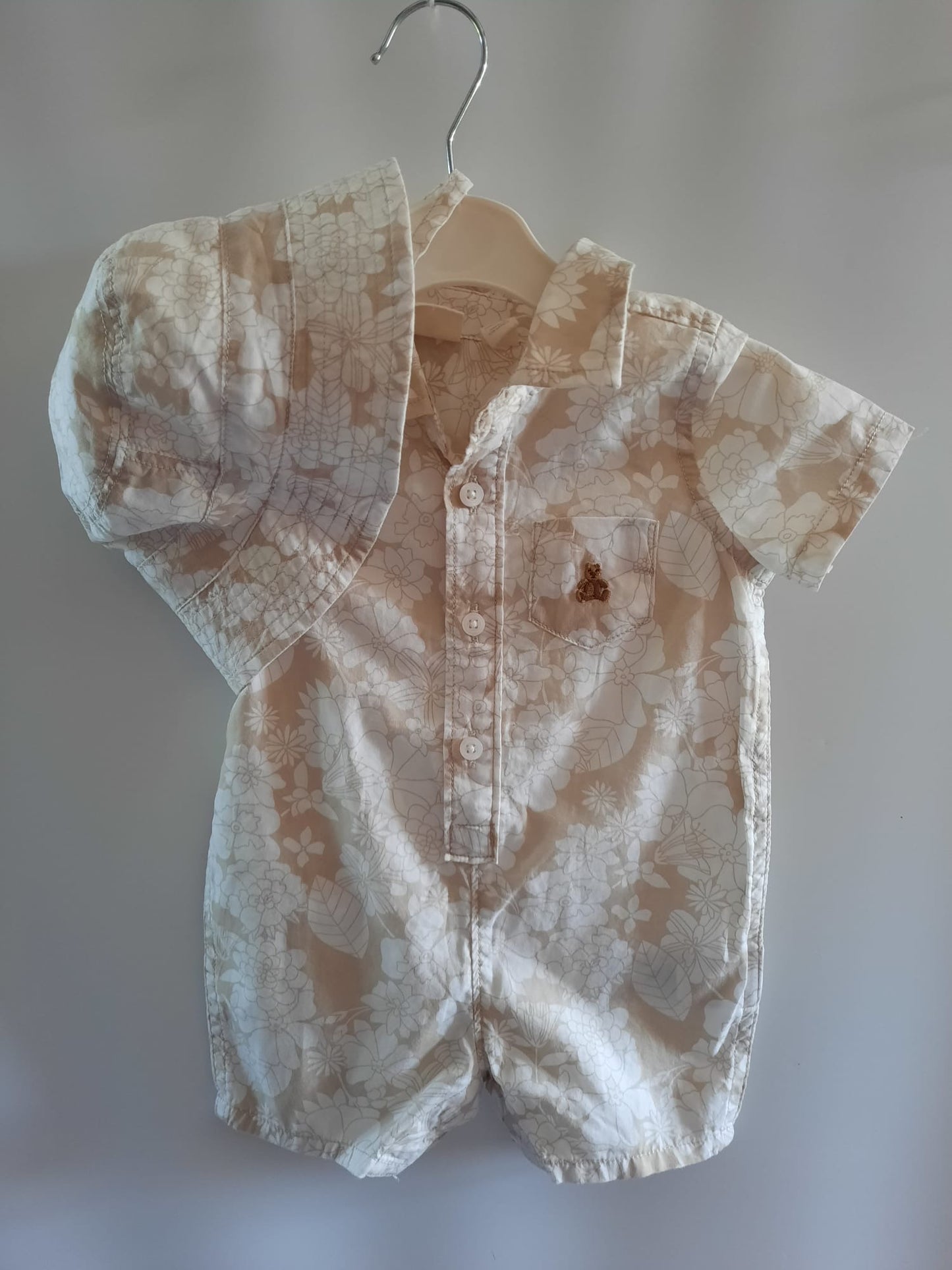 Baby Gap - All in one with hat (0-3M)