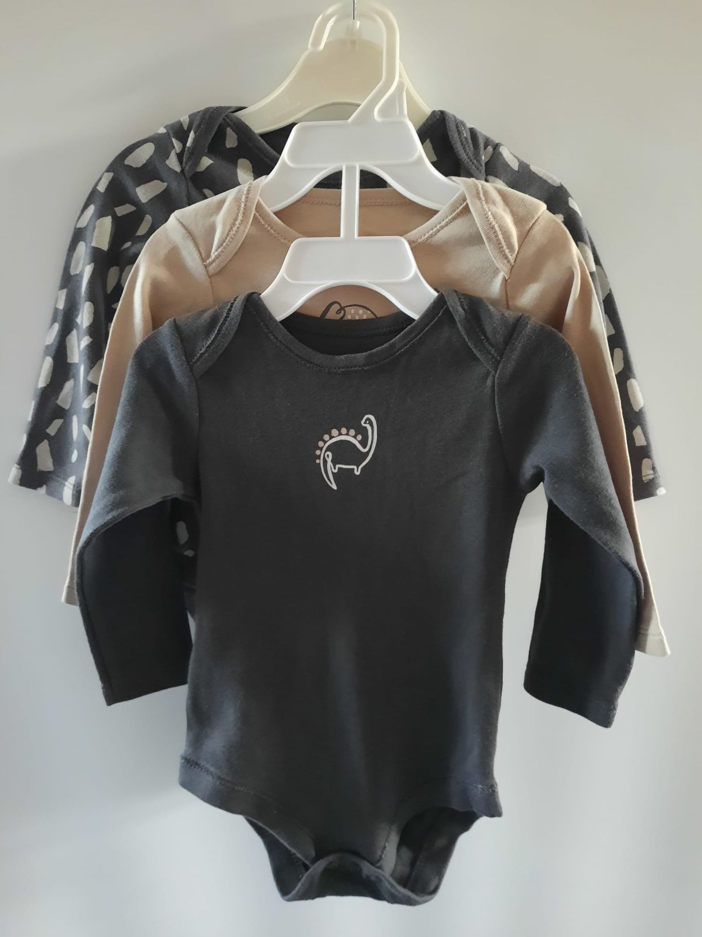 TU - 3x Vests (6-9M)