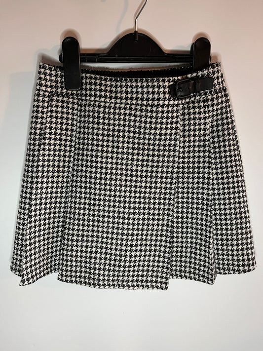 Houndstooth patterned skirt from F&F preloved little drums size 4 to 5 years