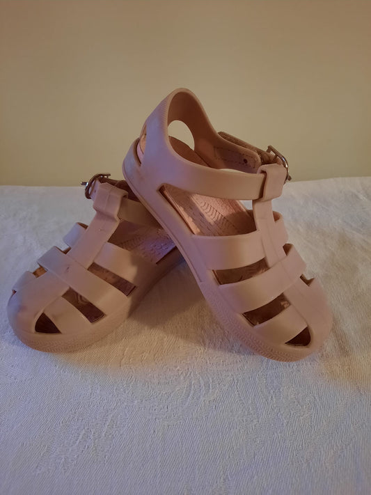 Sandles - (24)