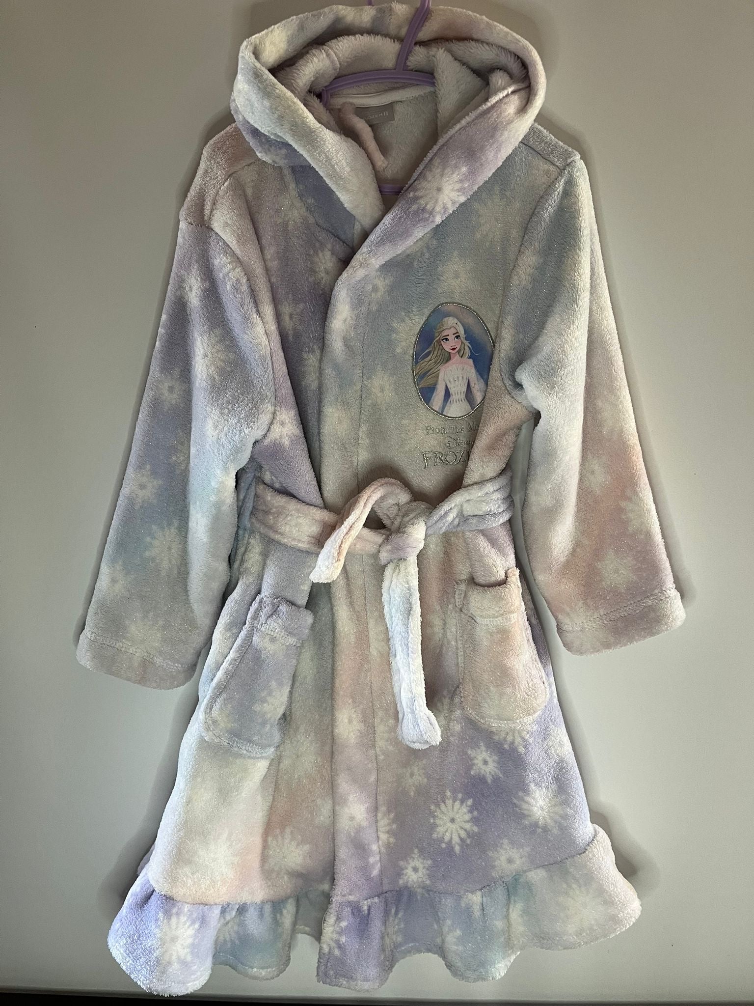 Preloved Very Frozen 2 dressing gown size 4 to 5 years. Little drums.