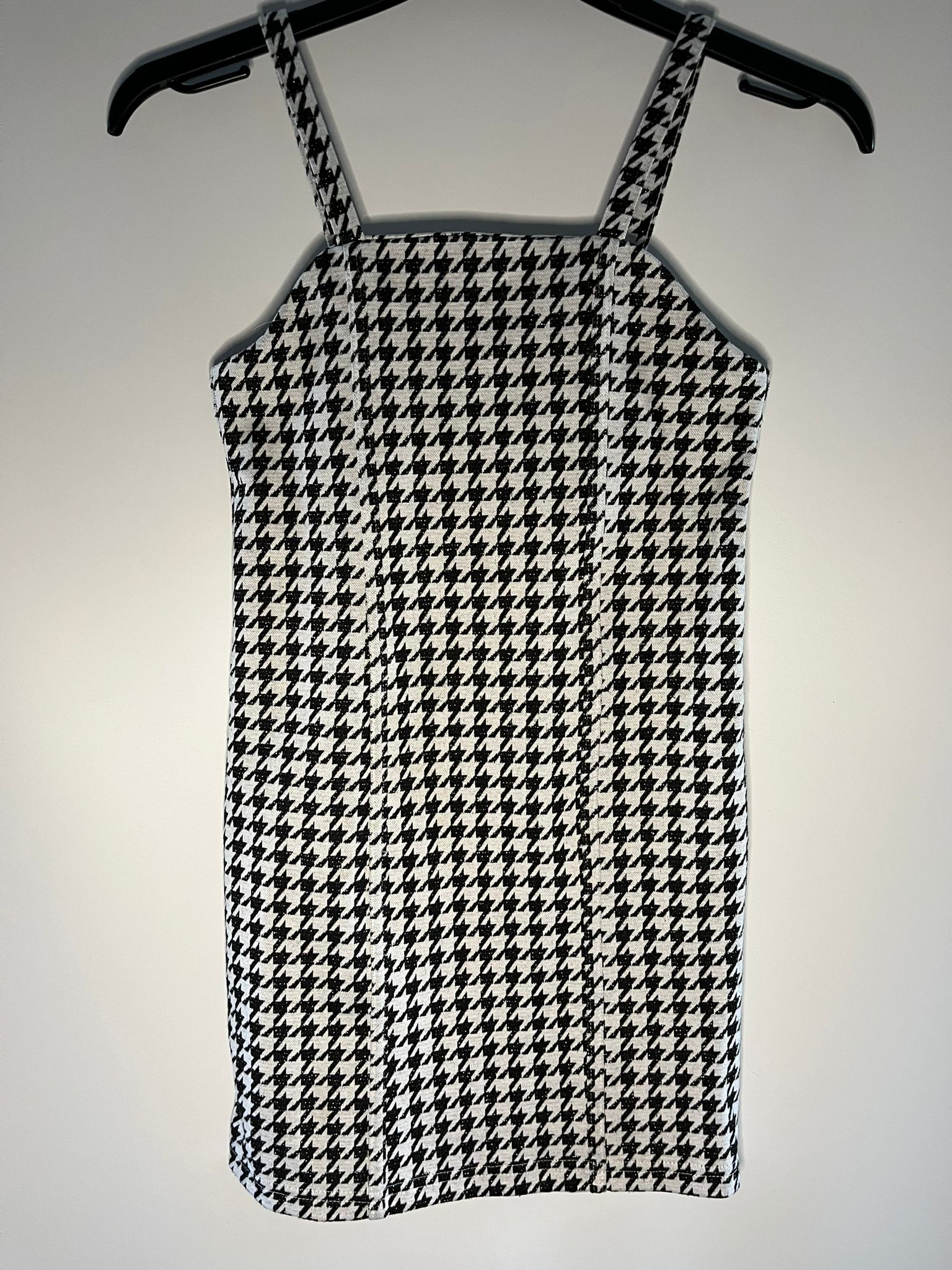 Primark white and black dress size 8 to 9 years. Preloved - Little drums.