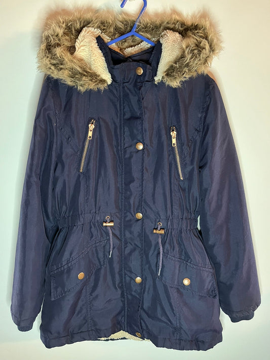 Navy blue parka with fur-lined hood, Size 9-10 years. preloved little drums