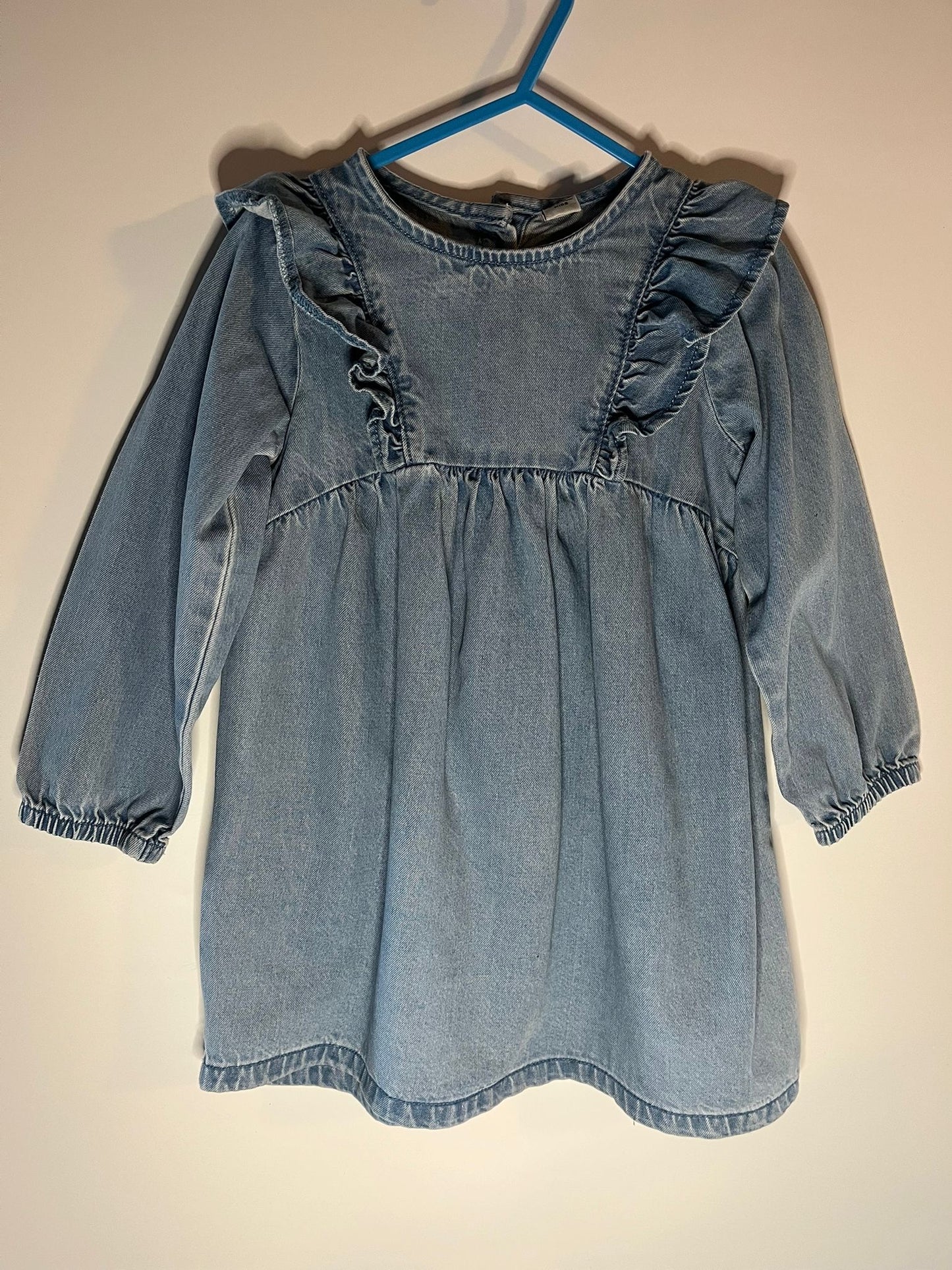 Blue denim dress with ruffled details TUnprelived little drums