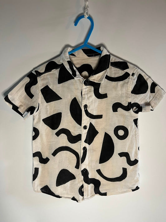 A short-sleeve button-up shirt with an abstract black and off-white pattern, George preloved little drums 