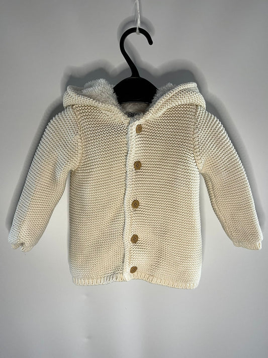 Preloved F&F thick knitted cream cardigan size 6 to 9 months. Little Drums