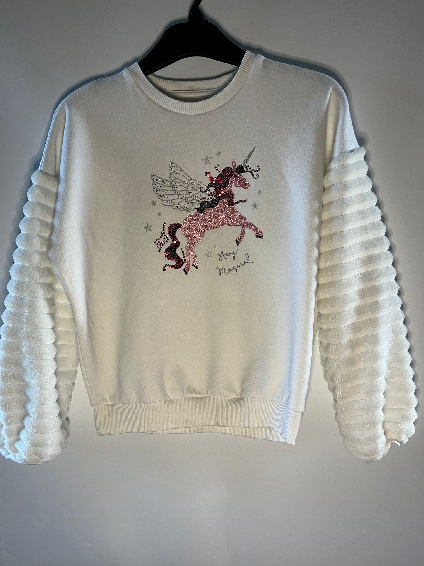 White fluffy unicorn jumper - preloved little drums 
