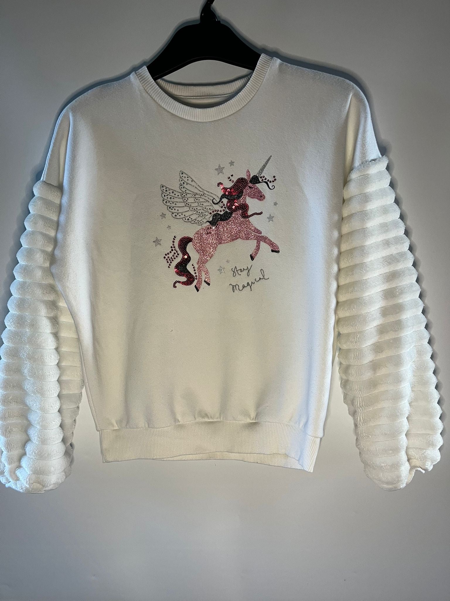 White fluffy unicorn jumper - preloved little drums 